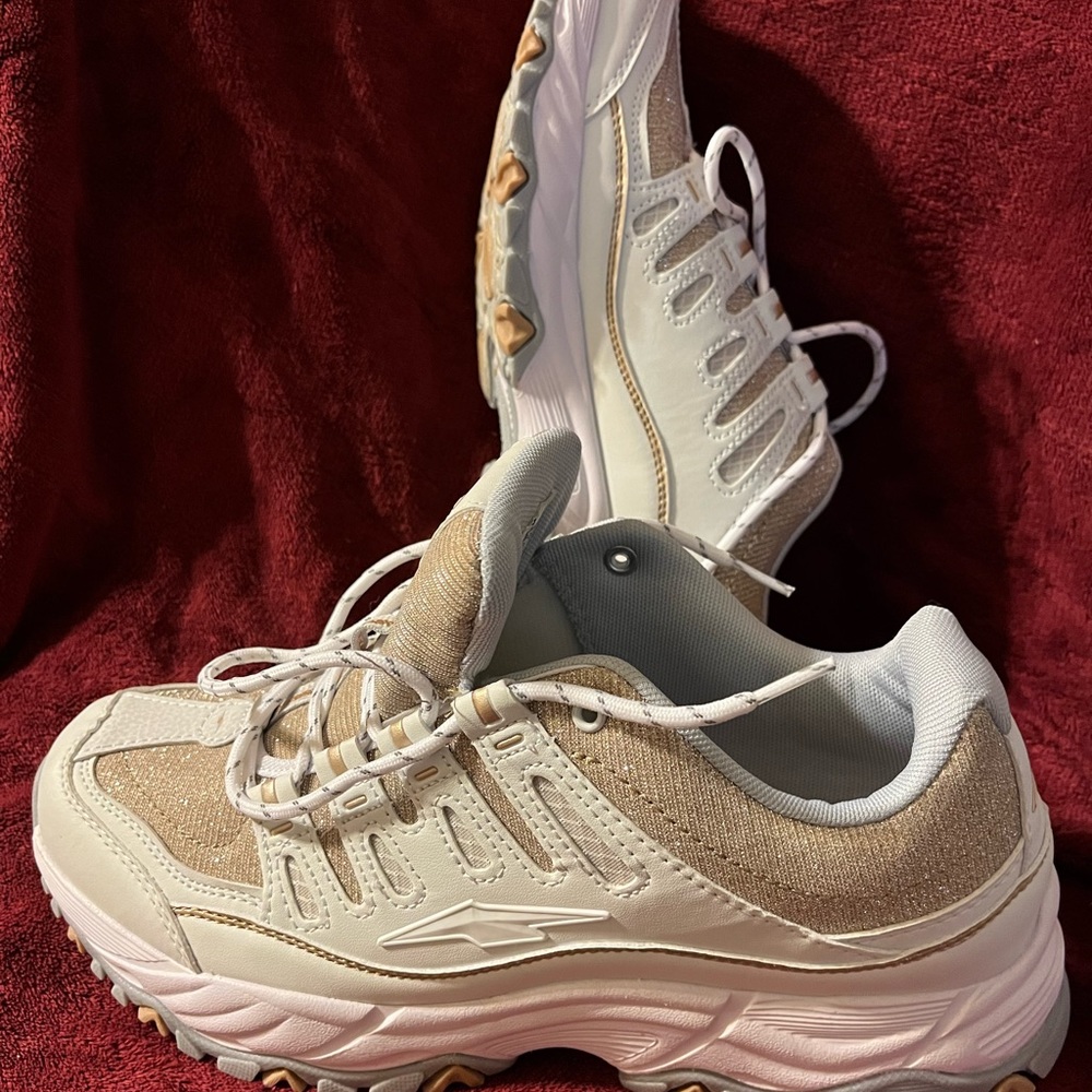 Avia women’s gold and light, pink and white sparkly sneakers. Pre-owned sz11